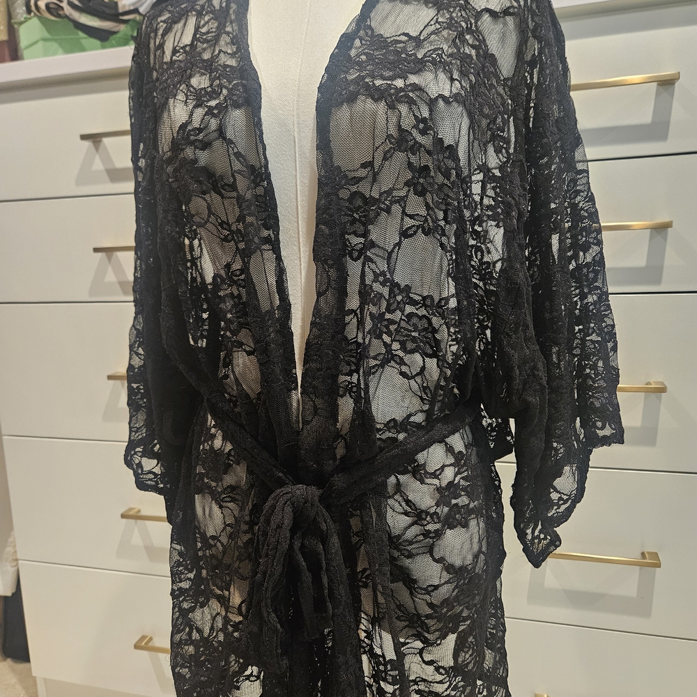 Chic Black Lace Robe - Picture 3 of 4